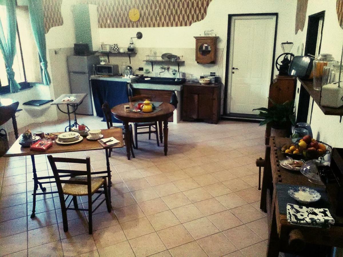 Oddi21 B&B Albenga Bagian luar foto
